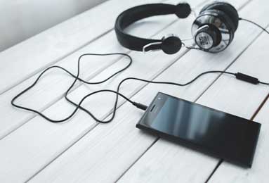 随着巴萨1-2，马竞1-0，皇马2-0，西甲积分榜出炉！巴萨一分领跑